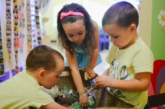 Kids selecting prizes